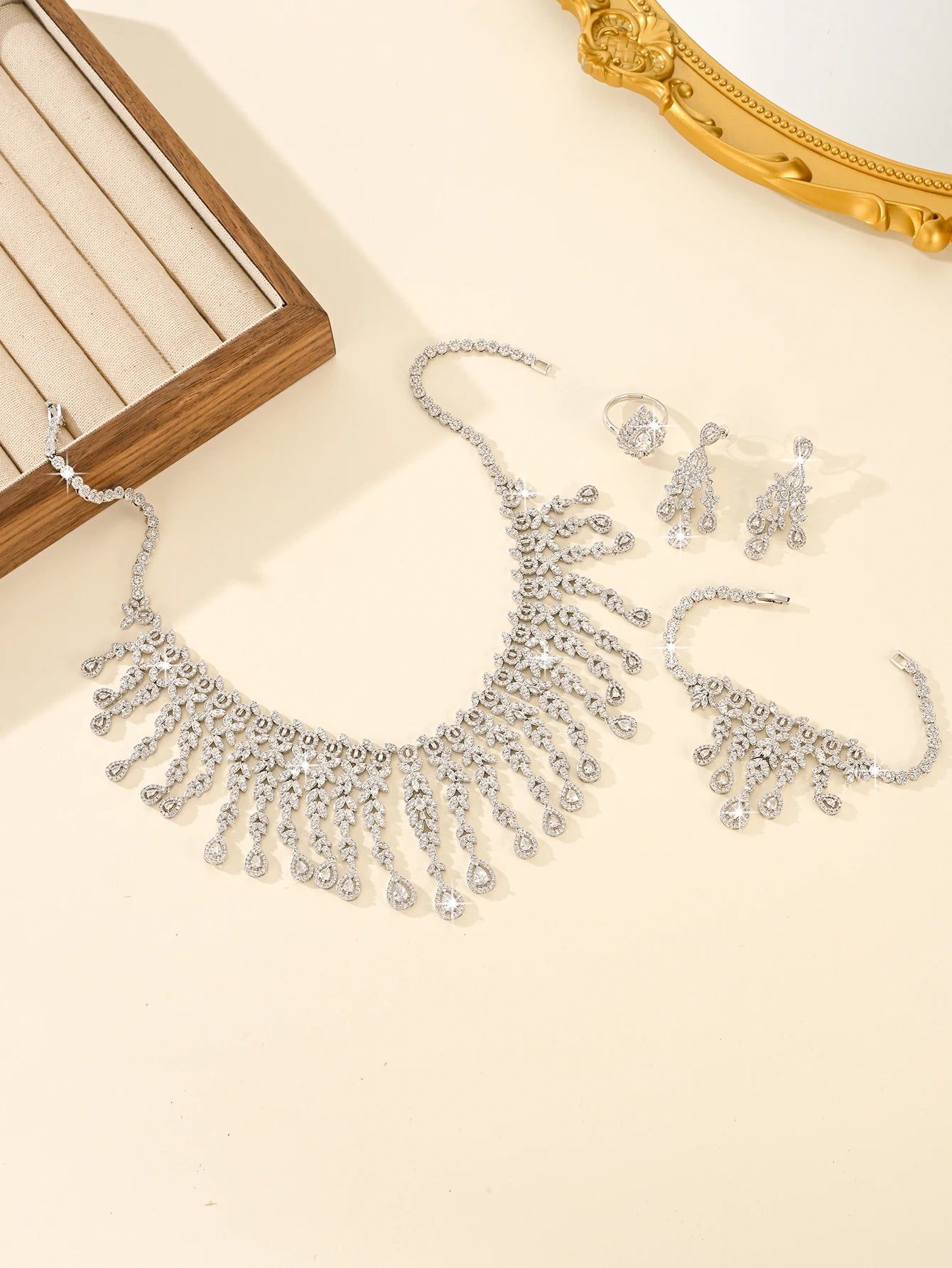 Luxury Set 4-piece Platinum Plated Fashion Jewelry Wedding Set