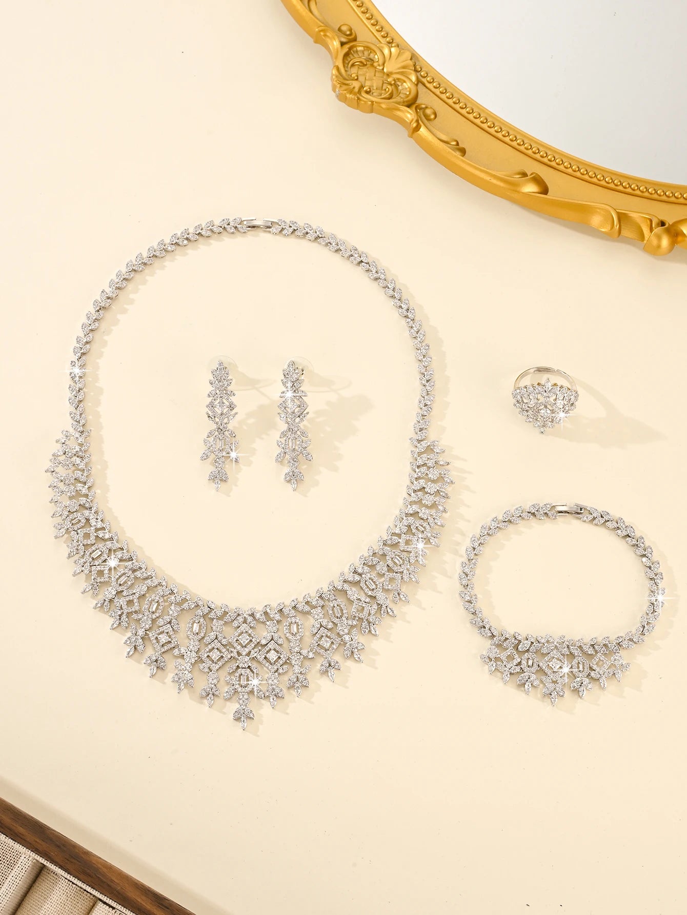 Luxury Platinum Plated  4-piece Fashion Jewelry Set for Womens